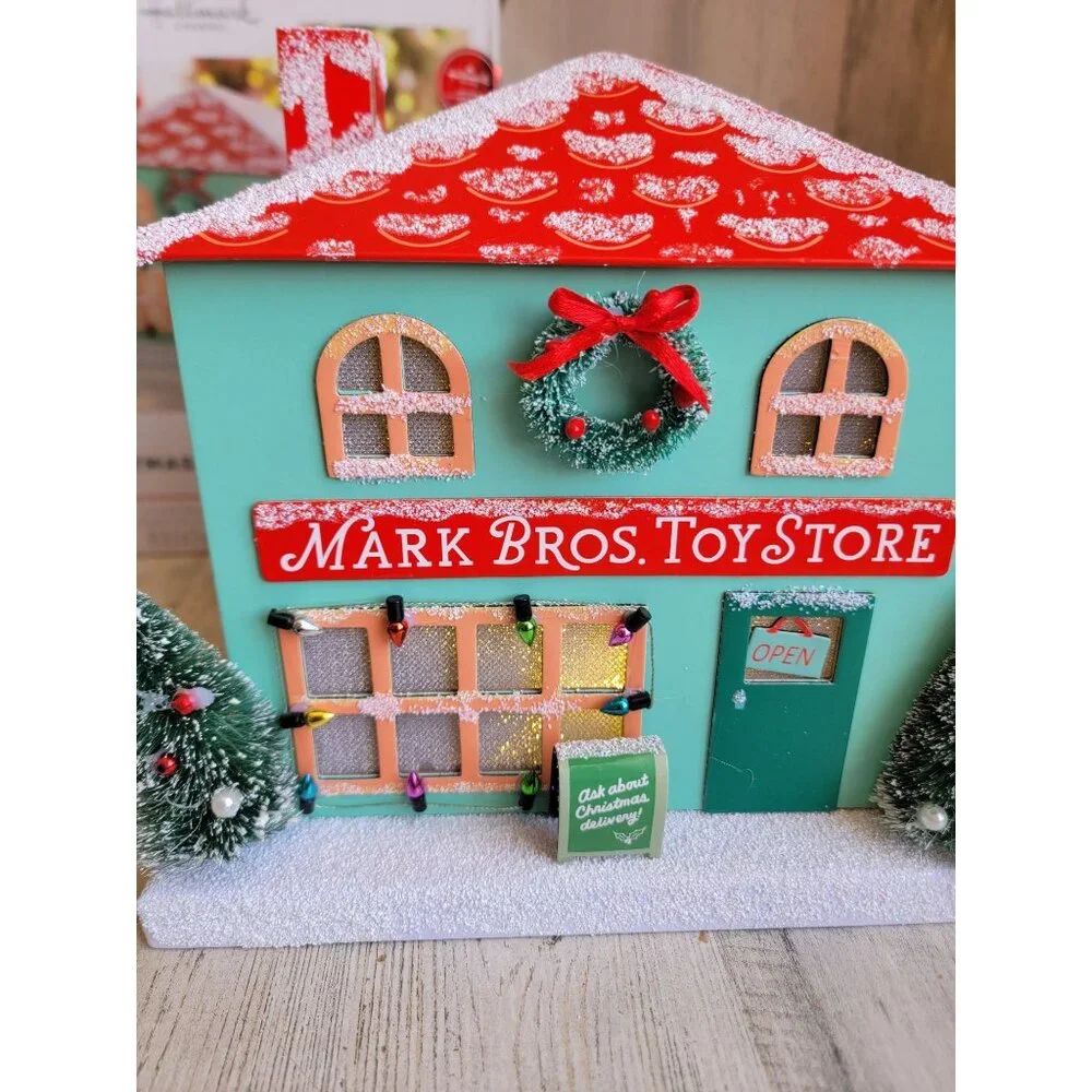Hallmark Christmas Village toy store house light up Xmas‎ decor
